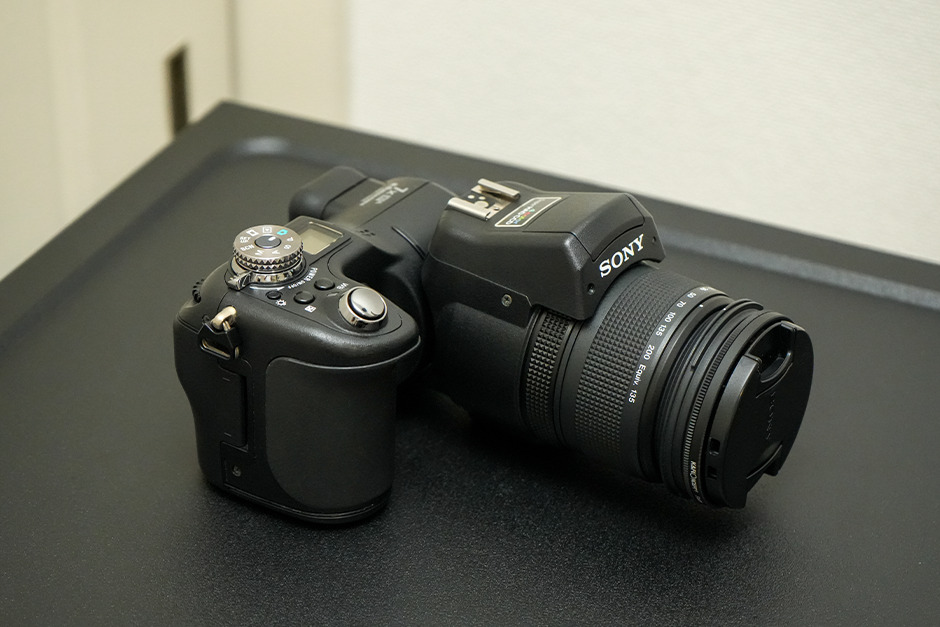 エモい写真が撮れるレトロカメラ-SONY 　DSC-F828